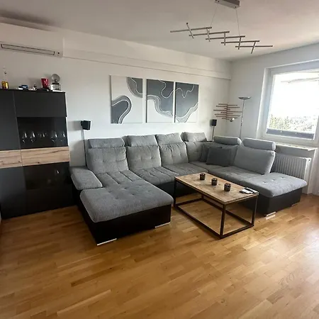 Lichtdurchflutete Penthousewohnung Mit Blick Auf Schoeckl Und Schlossberg Γκρατς