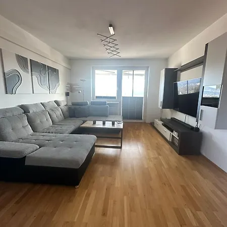 Lichtdurchflutete Penthousewohnung Mit Blick Auf Schoeckl Und Schlossberg Graz
