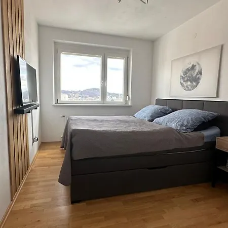 Lichtdurchflutete Penthousewohnung Mit Blick Auf Schoeckl Und Schlossberg Apartment